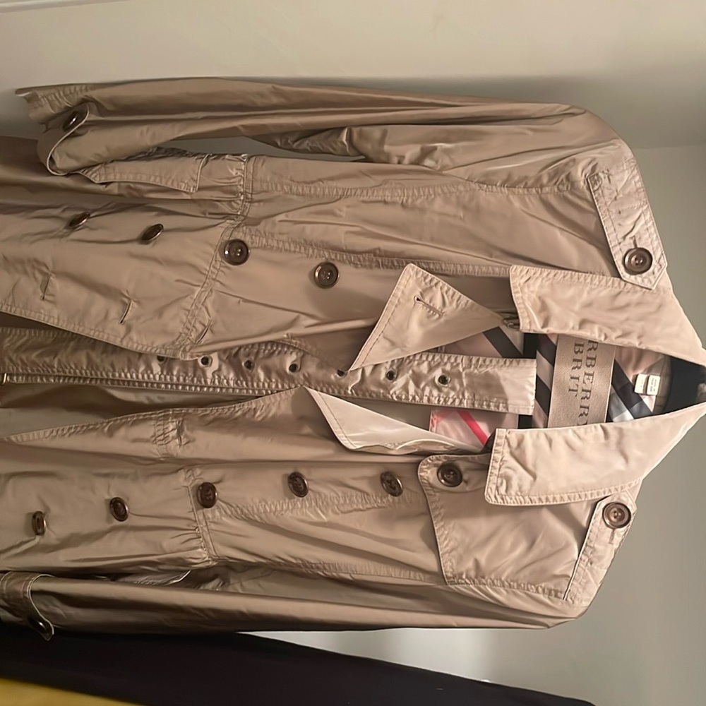 Beautiful Burberry jacket 😍